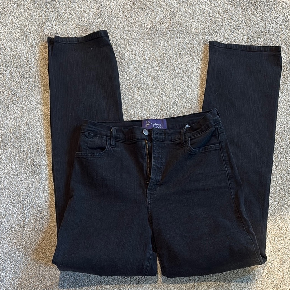NYDJ Black Straight Leg Jeans Classic Style 
Lots of stretch 6